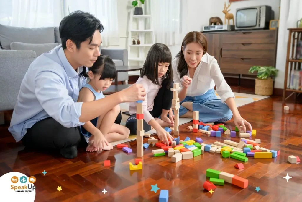 พ่อแม่เล่นกับลูกดีอย่างไร